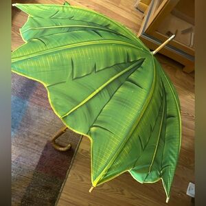 SALAMANDER VTG NATURAL WONDERS BANANA TREE WOOD SHAFT HANDLE GREEN UMBRELLA 1992